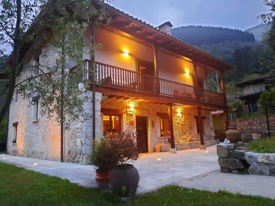 El Papu Colorau Villa Cangas de Onís Exterior photo